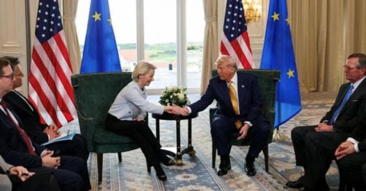 ZDA in EU dosegli dogovor o carinah: Trumpov pritisk prinesel spremembe v trgovinskih odnosih