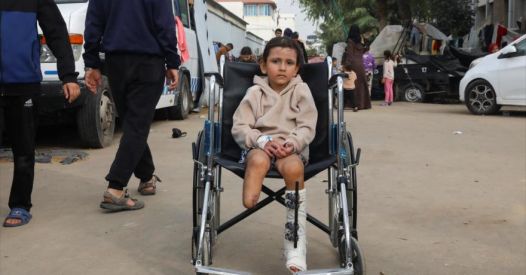 Zaradi izraelske ofenzive v Gazi invalidnih najmanj 21.000 otrok