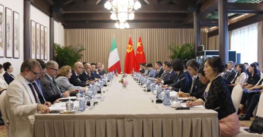 Voditelja EU in Kitajske pozdravila partnerstvo, a izpostavila ključna razhajanja