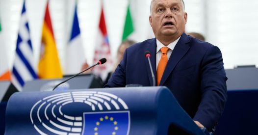 "Tre tedeschi ci stanno portando in un vicolo cieco". Viktor Orbán sugli asset russi