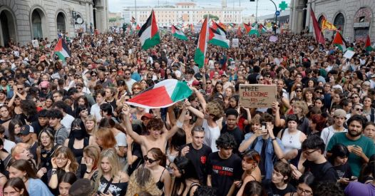Italijanski dokerji pozvali k evropski splošni stavki za Gazo, medtem ko sindikati že napovedujejo stavko zaradi izraelskega napada na flotiljo