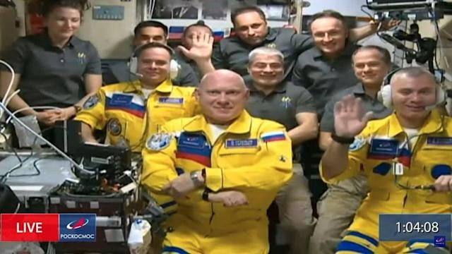 Los cosmonautas rusos no usaron trajes amarillos para Ucrania