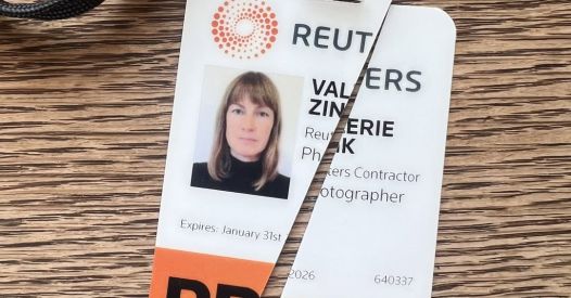 Protesti v Izraelu zaradi talcev in vojne v Gazi, medtem ko izraelski napadi zahtevajo žrtve