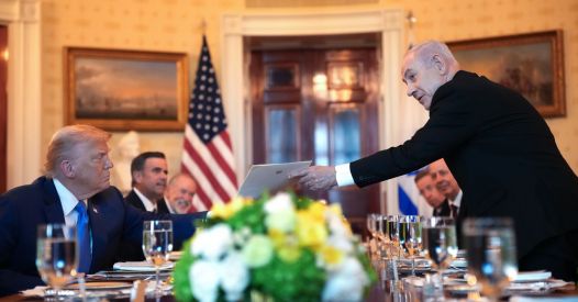 “Controllo gli Stati Uniti, controllo Donald Trump”: il messaggio di cui si vanta Netanyahu, secondo Tucker Carlson