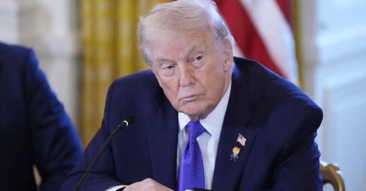 La minaccia di Trump all'Iran di "colpi che mai prima ha subito"
