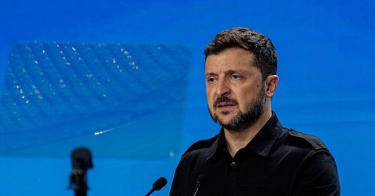 V Združenih arabskih emiratih potekajo mirovna pogajanja, v načrt za Ukrajino vnesen kaos, Rusija pričakuje mirovni načrt, Ukrajina se je strinjala z omejitvijo števila vojakov, Lavrov pa kritizira Evropo