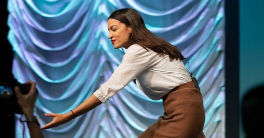 Caitlin Johnstone: Ocasio-Cortez è una truffatrice genocida