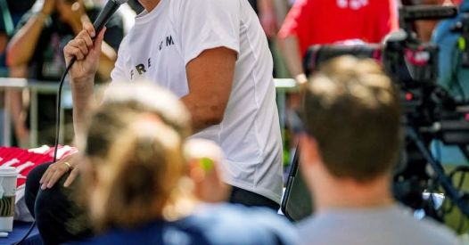 V Telegram kanalu pozivajo k nasilju nad imigranti, Conte priznal, da je lagal