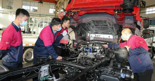 Nadzori v Pratu odkrili nepravilnosti, Kitajska ustvarila milijone delovnih mest