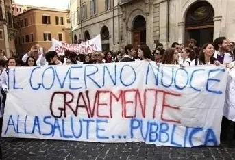 Italijanska vlada zanemarja javno upravo, Toskana pa želi hitro sprejeti proračun