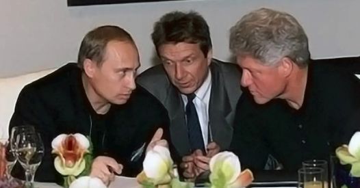 Documenti trapelati rivelano le promesse di Clinton a Putin sulla NATO