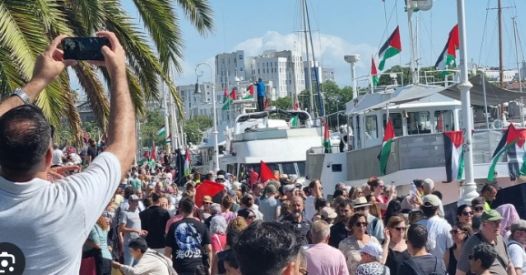 LA FLOTTIGLIA, SPETTACOLO CHE ASSOLVE