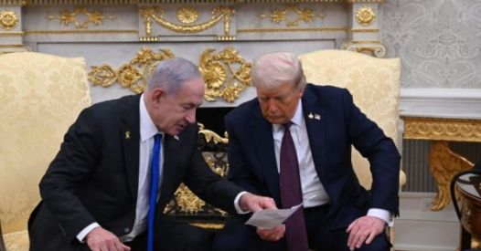 Nekdanji britanski obrambni minister poziva k vojni z Rusijo, medtem ko ZDA prenašajo odgovornost za Ukrajino na Evropo