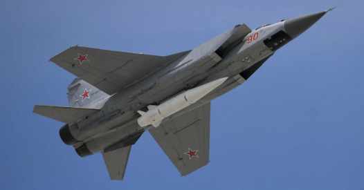 La Russia completa con successo il test dei missili ipersonici Kinzhal nell'Artico