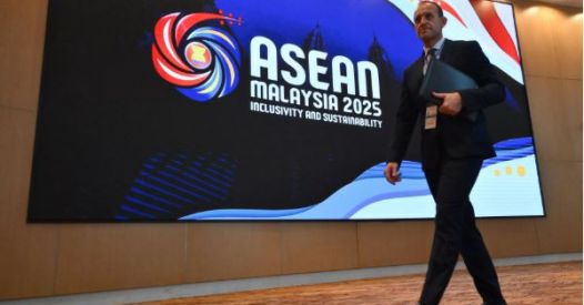 ASEAN ohranja svojo osrednjo vlogo med Kitajsko in ZDA