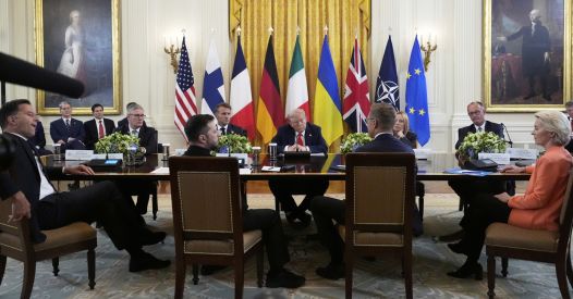 Evropski načrti za oborožitev Ukrajine in odzivi na ruski plin