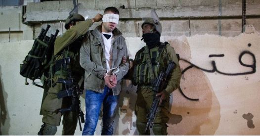 Izraelski vojaki posneti pri uboju neoboroženih Palestincev, izraelski naseljenci ranili deset Palestincev blizu Betlehema