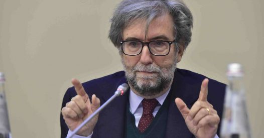 V Rimu eksplodiralo vozilo preiskovalnega novinarja, medtem ko italijanski mediji poročajo o ciničnih odzivih na pomoč Gazi