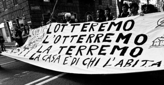 Profesorica, obsojena zaradi spolnih odnosov z mladoletnikom, izpuščena na pogojno delo v Italiji; problematika stanovanjskih vprašanj v Italiji