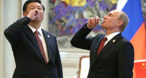 ZDA uvajajo dajatve na italijansko vino, v Rusiji se poglablja politična kriza